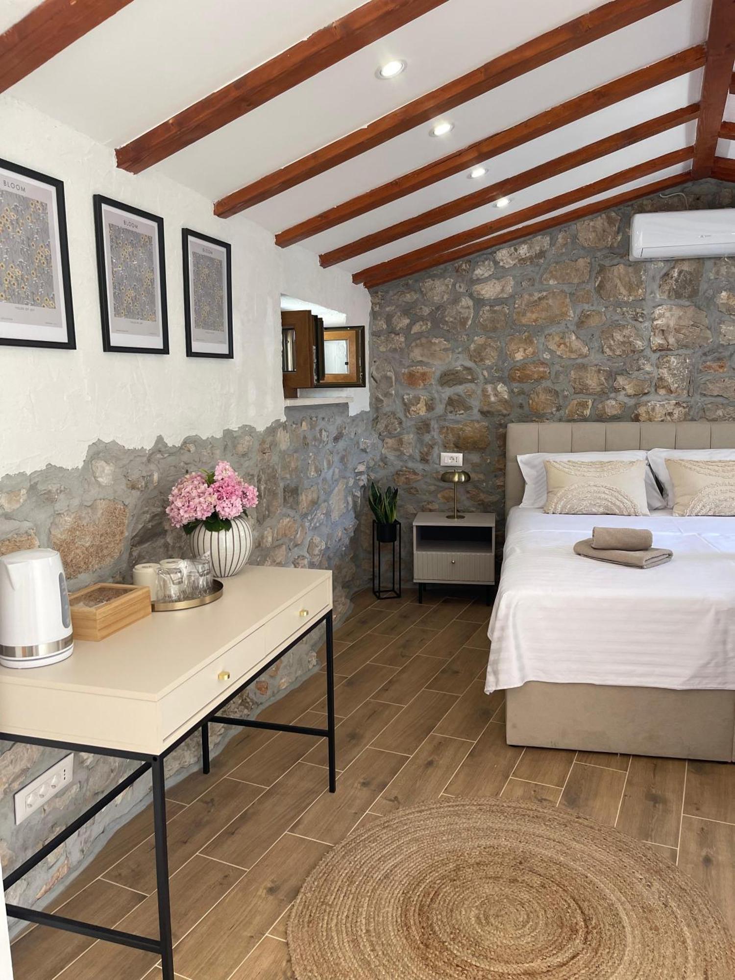Monte Cristo Wines & Rooms Kuna Pelješka Extérieur photo